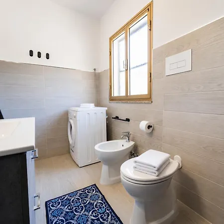 Villa Sa Jacaranda -beachside With Private Parking *